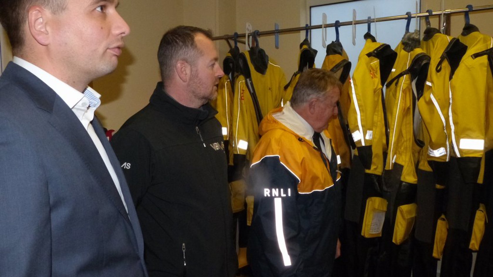 nigel-show-the-dutch-around-the-dry-room.jpg