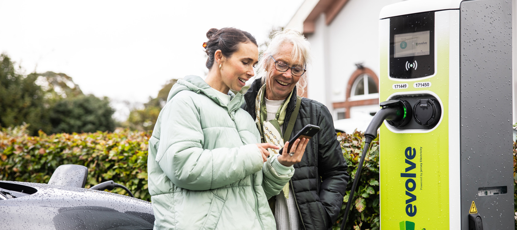 Evolve Two Ladies At Charger