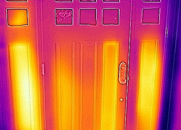 Thermal image of the inside of a front door