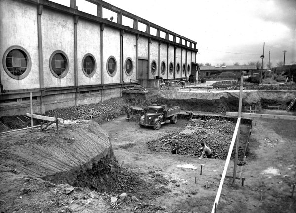 A historic photograph from the 1940s of the Queens Road powerstation extension project.
