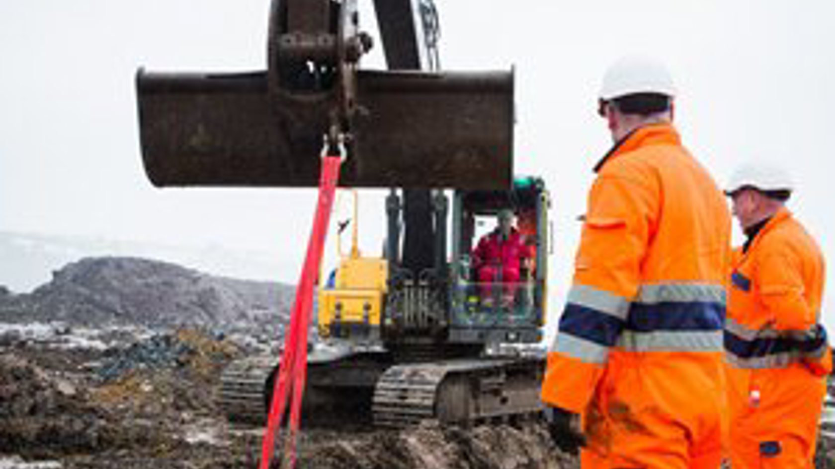 5-Digger-red-tie-web.jpg